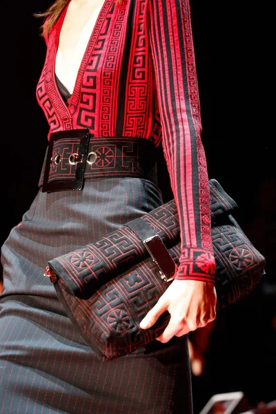 Look 10